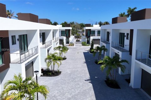 Touwnhouse à vendre à Dania Beach, Floride: 3 chambres, 193.24 m2 № 2090680 - photo 11