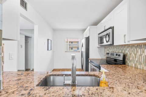 Condo in Delray Beach, Florida, 2 bedrooms № 2086849 - photo 12