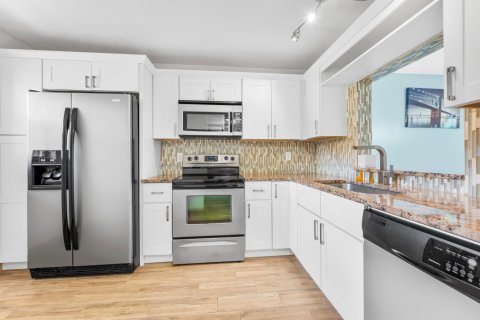 Condo in Delray Beach, Florida, 2 bedrooms № 2086849 - photo 9