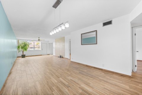 Condo in Delray Beach, Florida, 2 bedrooms № 2086849 - photo 4