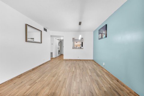 Condo in Delray Beach, Florida, 2 bedrooms № 2086849 - photo 5