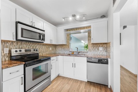 Condo in Delray Beach, Florida, 2 bedrooms № 2086849 - photo 11