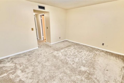 Condominio en alquiler en Tampa, Florida, 2 dormitorios, 99.22 m2 № 2280078 - foto 11