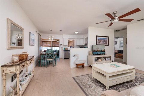 House in Largo, Florida 2 bedrooms, 89.65 sq.m. № 1769765 - photo 9