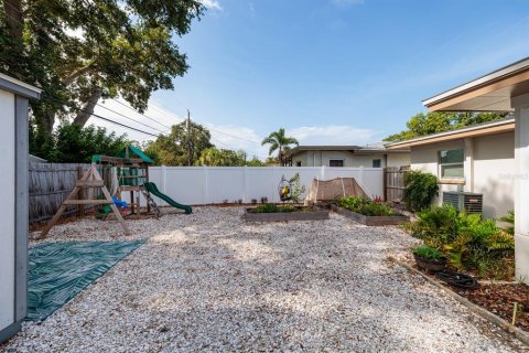 House in Largo, Florida 2 bedrooms, 89.65 sq.m. № 1769765 - photo 28