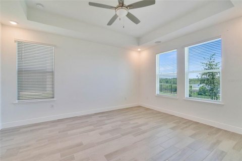 House in Orlando, Florida 5 bedrooms, 345.32 sq.m. № 2222083 - photo 20
