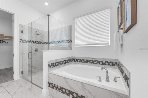 House in Orlando, Florida 5 bedrooms, 345.32 sq.m. № 2222083 - photo 23