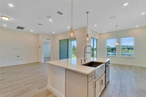 House in Orlando, Florida 5 bedrooms, 345.32 sq.m. № 2222083 - photo 12