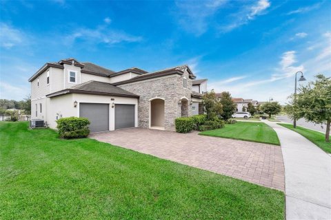 House in Orlando, Florida 5 bedrooms, 345.32 sq.m. № 2222083 - photo 5