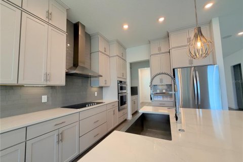 House in Orlando, Florida 5 bedrooms, 345.32 sq.m. № 2222083 - photo 15