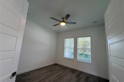 House in Orlando, Florida 5 bedrooms, 345.32 sq.m. № 2222083 - photo 17