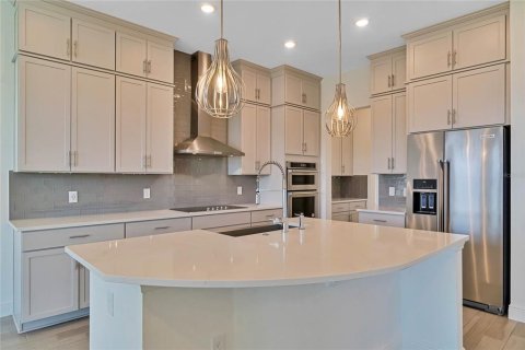 House in Orlando, Florida 5 bedrooms, 345.32 sq.m. № 2222083 - photo 11
