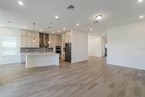 House in Orlando, Florida 5 bedrooms, 345.32 sq.m. № 2222083 - photo 16