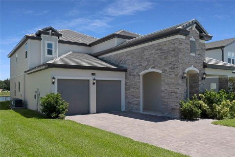 House in Orlando, Florida 5 bedrooms, 345.32 sq.m. № 2222083 - photo 3