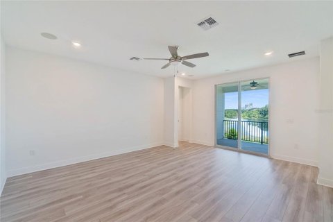 House in Orlando, Florida 5 bedrooms, 345.32 sq.m. № 2222083 - photo 30