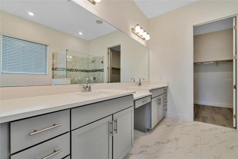 House in Orlando, Florida 5 bedrooms, 345.32 sq.m. № 2222083 - photo 24