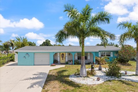 Villa ou maison à vendre à Port Charlotte, Floride: 4 chambres, 164.25 m2 № 2207375 - photo 2