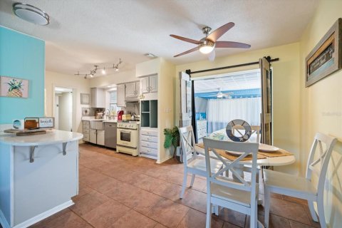 Villa ou maison à vendre à Port Charlotte, Floride: 4 chambres, 164.25 m2 № 2207375 - photo 9