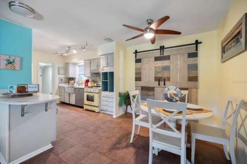 Villa ou maison à vendre à Port Charlotte, Floride: 4 chambres, 164.25 m2 № 2207375 - photo 10