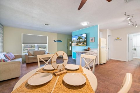 Villa ou maison à vendre à Port Charlotte, Floride: 4 chambres, 164.25 m2 № 2207375 - photo 8