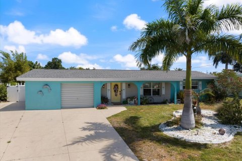 Villa ou maison à vendre à Port Charlotte, Floride: 4 chambres, 164.25 m2 № 2207375 - photo 4