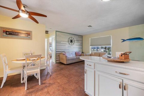 Villa ou maison à vendre à Port Charlotte, Floride: 4 chambres, 164.25 m2 № 2207375 - photo 12