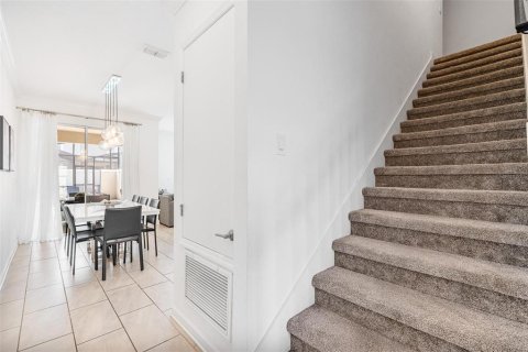 Adosado en venta en Kissimmee, Florida, 4 dormitorios, 177.81 m2 № 1915719 - foto 5