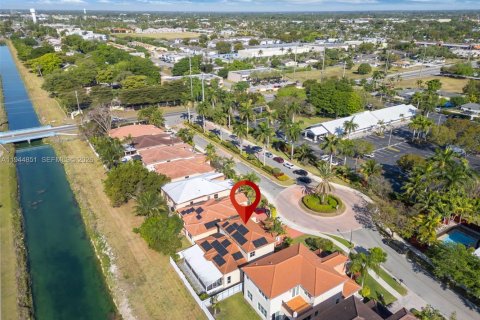 House in Homestead, Florida 4 bedrooms, 221.2 sq.m. № 2002695 - photo 5