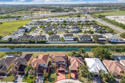 House in Homestead, Florida 4 bedrooms, 221.2 sq.m. № 2002695 - photo 4