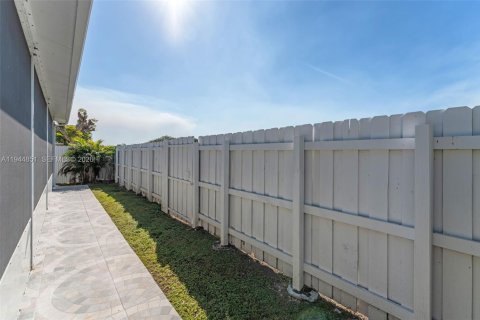 House in Homestead, Florida 4 bedrooms, 221.2 sq.m. № 2002695 - photo 7