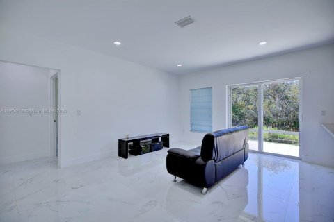 Купить виллу или дом в Себринг, Флорида 6 комнат, 126.25м2, № 1956612 - фото 7