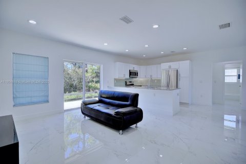 Купить виллу или дом в Себринг, Флорида 6 комнат, 126.25м2, № 1956612 - фото 8