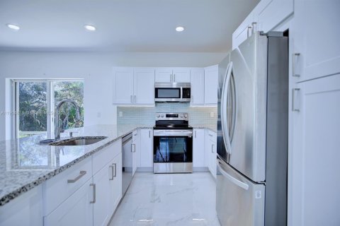 Купить виллу или дом в Себринг, Флорида 6 комнат, 126.25м2, № 1956612 - фото 13