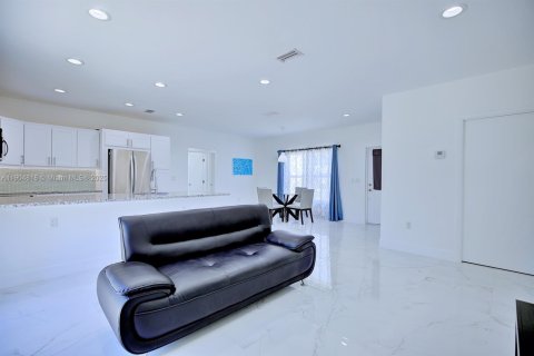 Купить виллу или дом в Себринг, Флорида 6 комнат, 126.25м2, № 1956612 - фото 9