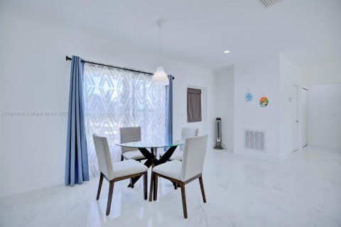 Купить виллу или дом в Себринг, Флорида 6 комнат, 126.25м2, № 1956612 - фото 5