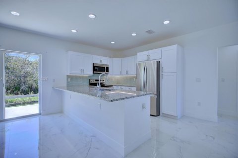 Купить виллу или дом в Себринг, Флорида 6 комнат, 126.25м2, № 1956612 - фото 10