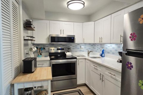 Condo in Cape Canaveral, Florida, 1 bedroom  № 1066639 - photo 10