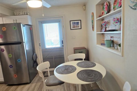 Condo in Cape Canaveral, Florida, 1 bedroom  № 1066639 - photo 15