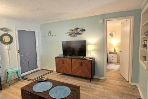 Condo in Cape Canaveral, Florida, 1 bedroom  № 1066639 - photo 7