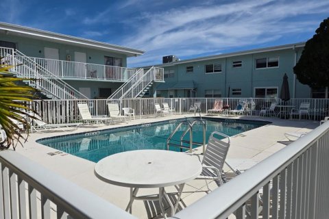 Condo in Cape Canaveral, Florida, 1 bedroom  № 1066639 - photo 3