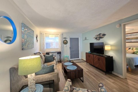 Condo in Cape Canaveral, Florida, 1 bedroom  № 1066639 - photo 6