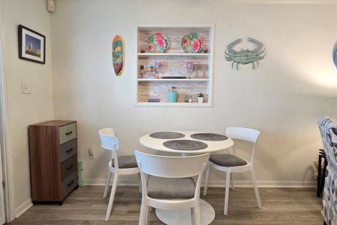 Condo in Cape Canaveral, Florida, 1 bedroom  № 1066639 - photo 14