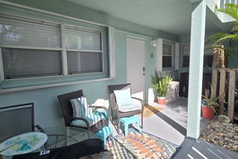 Condo in Cape Canaveral, Florida, 1 bedroom  № 1066639 - photo 1