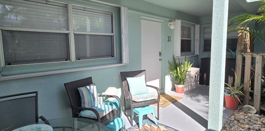 Condo in Cape Canaveral, Florida, 1 bedroom  № 1066639