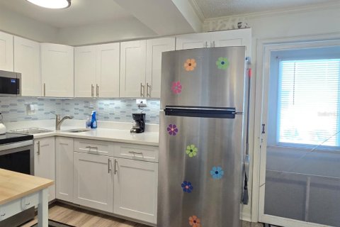 Condo in Cape Canaveral, Florida, 1 bedroom  № 1066639 - photo 11