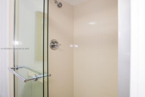 Condo in Weston, Florida, 2 bedrooms  № 1971396 - photo 21