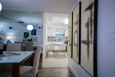 Condo in Weston, Florida, 2 bedrooms  № 1971396 - photo 2