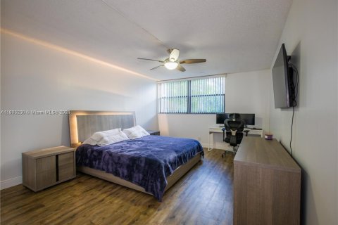 Condo in Weston, Florida, 2 bedrooms  № 1971396 - photo 24