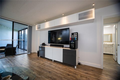 Condo in Weston, Florida, 2 bedrooms  № 1971396 - photo 11