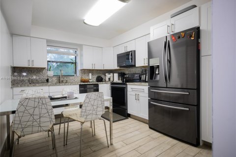 Condo in Weston, Florida, 2 bedrooms  № 1971396 - photo 14